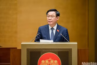Chủ tịch Quốc hội Vương Đình Huệ phát biểu bế mạc phiên chất vấn và trả lời chất vấn. (Ảnh: DUY LINH)