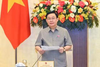 Chủ tịch Quốc hội Vương Đình Huệ phát biểu khai mạc phiên họp. (Ảnh: DUY LINH)