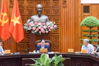 Thủ tướng Phạm Minh Chính chủ trì cuộc họp của Thường trực Chính phủ về phát triển trung tâm tài chính quốc tế (Ảnh: TRẦN HẢI). 