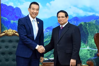 Thủ tướng Phạm Minh Chính và Bộ trưởng Ngoại giao Thái Lan Maris Sangiampongsa. (Ảnh: TRẦN HẢI)