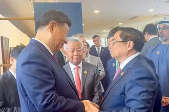 Thủ tướng Phạm Minh Chính có cuộc tiếp xúc với Tổng Bí thư, Chủ tịch Trung Quốc Tập Cận Bình.(Ảnh: Nhật Bắc/VGP).