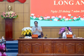 Thủ tướng Phạm Minh Chính chủ trì buổi làm việc với Ban Thường vụ Tỉnh ủy Long An.