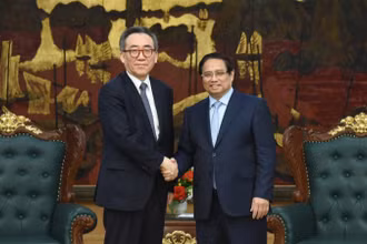 Thủ tướng Chính phủ Phạm Minh Chính và Bộ trưởng Ngoại giao Hàn Quốc. (Ảnh: TRẦN HẢI)