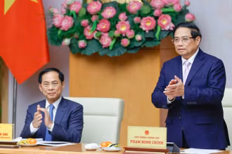 Thủ tướng Phạm Minh Chính chủ trì hội nghị trực tuyến với các Đại sứ, Trưởng Cơ quan đại diện Việt Nam ở nước ngoài về ngoại giao kinh tế. (Ảnh: TRẦN HẢI)