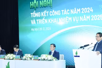 Thủ tướng Phạm Minh Chính phát biểu ý kiến chỉ đạo Hội nghị. (Ảnh: TRẦN HẢI)