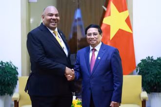 Thủ tướng Chính phủ Phạm Minh Chính và Bộ Trưởng Ngoại giao và Hợp tác Đông Phi, Cộng hòa Thống nhất Tanzania Mahmoud Thabit Kombo. (Ảnh: NHẬT BẮC)
