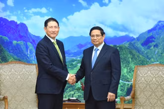 Thủ tướng Phạm Minh Chính và ông Cho Hyun-joon, Chủ tịch Tập đoàn Hyosung (Hàn Quốc). Ảnh: TRẦN HẢI