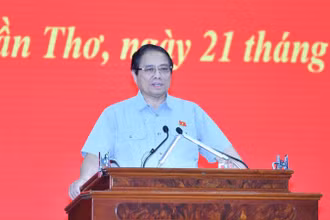 Thủ tướng Phạm Minh Chính phát biểu ý kiến tại cuộc họp về tình hình triển khai các dự án giao thông trọng điểm khu vực phía nam. (Ảnh: THANH GIANG)