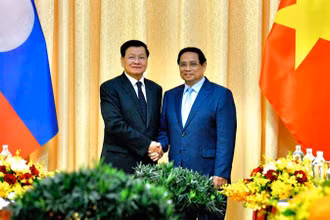 Thủ tướng Chính phủ Phạm Minh Chính và Tổng Bí thư, Chủ tịch nước Lào Thongloun Sisoulith. (Ảnh: THANH GIANG)