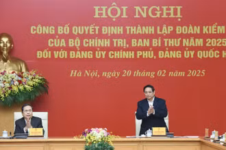 Bí thư Đảng ủy Chính phủ, Thủ tướng Chính phủ Phạm Minh Chính và Bí thư Đảng ủy Quốc hội, Chủ tịch Quốc hội Trần Thanh Mẫn đồng chủ trì Hội nghị. (Ảnh: TRẦN HẢI)