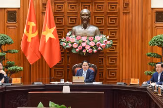 Thủ tướng Phạm Minh Chính chủ trì cuộc họp của Thường trực Chính phủ trực tuyến với 4 tỉnh, thành phố vùng Đồng bằng sông Cửu Long về dự án cao tốc Châu Đốc-Cần Thơ-Sóc Trăng. (Ảnh: TRẦN HẢI)