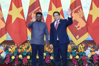 Thủ tướng Chính phủ Phạm Minh Chính và Tổng thống Cộng hòa xã hội chủ nghĩa dân chủ Sri Lanka Anura Kumara Dissanayaka. (Ảnh: TRẦN HẢI)