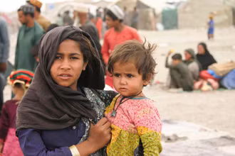 Trẻ em Afghanistan tại 1 khu lều tạm ở Chaman, Pakistan. (Ảnh minh họa: REUTERS)