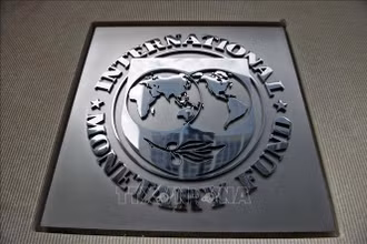 Biểu tượng Quỹ Tiền tệ quốc tế (IMF) tại Washington DC, Mỹ. (Ảnh: AFP/TTXVN)