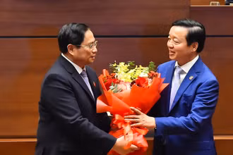 Sau khi được Quốc hội phê chuẩn bổ nhiệm chức vụ Phó Thủ tướng, ông Trần Hồng Hà vẫn đồng thời giữ chức Bộ trưởng Tài nguyên và Môi trường cho đến khi có quyết định mới liên quan vị trí này. (Ảnh: THỦY NGUYÊN)