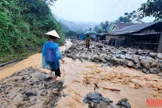 Bản Hòa Sơn, xã Tà Cạ bị lũ quét tràn qua.