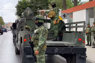 Các binh sĩ quân đội Mexico chuẩn bị 1 nhiệm vụ tìm kiếm 4 công dân Mỹ bị các tay súng bắt cóc tại Matamoros, Mexico, ngày 6/3/2023. (Ảnh: AP)