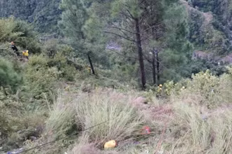 Hẻm núi ở làng Birokhal, huyện Pauri, bang Uttarakhand - nơi xảy ra vụ tai nạn thương tâm. (Ảnh: ANI)
