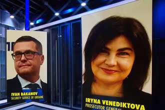 Tổng công tố viên Iryna Venediktova (bên phải) và Giám đốc SBU Ivan Bakanov vừa bị cách chức. (Ảnh: CNBC)