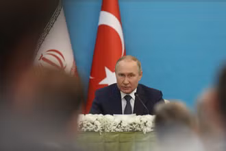 Tổng thống Nga Vladimir Putin phát biểu tại cuộc họp báo sau Hội nghị thượng đỉnh ở Tehran, Iran, ngày 19/7/2022. (Ảnh: WANA/REUTERS)