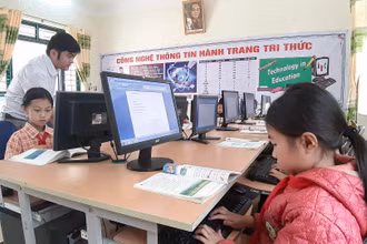 Học sinh vùng cao Điện Biên thực hành tin học. (Ảnh: VOV) 