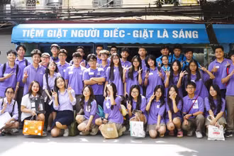 Đội ngũ các thành viên của Giặt là Sáng. 