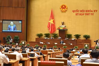 Bộ trưởng Văn hóa, Thể thao và Du lịch Nguyễn Văn Hùng giải trình một số vấn đề đại biểu Quốc hội nêu. (Ảnh: ĐĂNG KHOA)