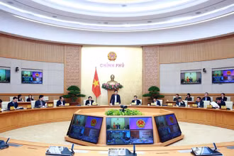 Phó Thủ tướng Phạm Bình Minh chủ trì cuộc họp trực tiếp kết hợp trực tuyến của Tổ công tác số 1 với các bộ, cơ quan Trung ương và hai địa phương về tình hình giải ngân vốn đầu tư công. (Ảnh: VGP)