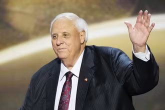 Ông Jim Justice giành chiến thắng trong cuộc đua vào Thượng viện Tây Virginia, giành lại ghế cho đảng Cộng hòa. (Ảnh: newsnationnow.com)