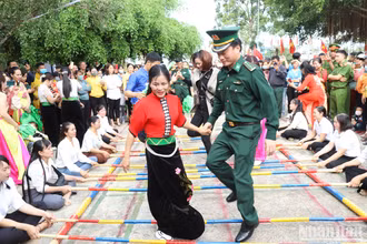 Việt Nam đã đạt được nhiều thành tích nổi bật trong công tác đại đoàn kết toàn dân, hỗ trợ các dân tộc thiểu số phát triển kinh tế xã hội, xóa đói giảm nghèo, bảo tồn, phát huy các giá trị truyền thống... (Ảnh minh họa: NGUYỄN CÔNG LÝ) 