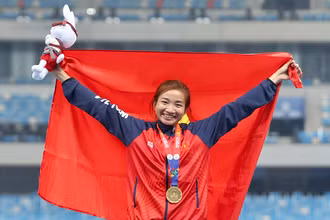 Nguyễn Thị Oanh đã làm dậy sóng giới hâm mộ điền kinh khu vực khi lập "cú hat-trick vàng" tại SEA Games 32 tính đến thời điểm này.