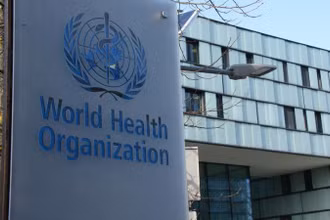 Quang cảnh bên ngoài trụ sở của Tổ chức Y tế thế giới (WHO) tại Geneva, Thụy Sĩ. (Ảnh: Xinhua) 
