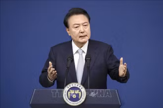 Tổng thống Hàn Quốc Yoon Suk Yeol tại một cuộc họp báo ở Seoul. (Ảnh: Kyodo/TTXVN)