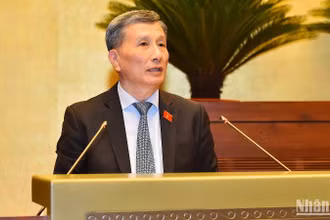 Ủy viên Ủy ban Thường vụ Quốc hội, Chủ nhiệm Ủy ban Khoa học, Công nghệ và Môi trường của Quốc hội Lê Quang Huy trình bày Báo cáo giải trình, tiếp thu, chỉnh lý dự thảo Luật Tài nguyên nước (sửa đổi). (Ảnh: THỦY NGUYÊN)
