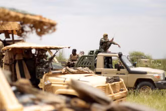 Binh sĩ Mali trong 1 cuộc tuần tra gần biên giới với Niger ở Dansongo Circle, Mali, ngày 23/8/2021. (Ảnh: Reuters)