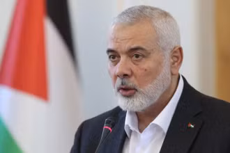 Lãnh đạo cấp cao của Hamas, Ismail Haniyeh phát biểu trong một cuộc họp báo tại Tehran, Iran, ngày 26/3/2024. (Ảnh: WANA/Reuters)