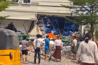 Một tòa nhà bị hư hại sau trận động đất ở Mandalay, Myanmar, ngày 28/3/2025. (Ảnh: Xinhua) 