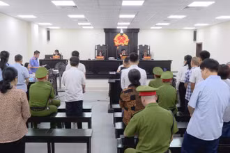 Quang cảnh phiên tòa sáng 26/8.