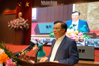 Bí thư Thành ủy Hà Nội Đinh Tiến Dũng phát biểu tại hội nghị. (Ảnh: TRUNG HƯNG)