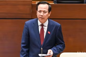 Bộ trưởng Lao động-Thương binh và Xã hội Đào Ngọc Dung giải trình, làm rõ một số vấn đề đại biểu Quốc hội nêu. (Ảnh: DUY LINH)