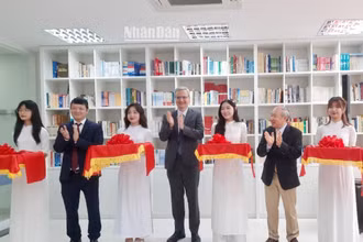 Khánh thành Thư viện Pháp ngữ trong khuôn viên Học viện Ngoại giao. (Ảnh: NGỌC KHÁNH)