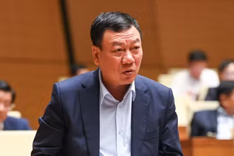 Tổng Thanh tra Chính phủ Đoàn Hồng Phong phát biểu giải trình, làm rõ một số vấn đề đại biểu Quốc hội nêu. (Ảnh: DUY LINH)