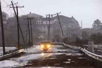 Triều cường do ảnh hưởng từ bão mùa đông gây ngập lụt ở Gloucester, Massachusetts, Mỹ, ngày 23/12/2022. (Ảnh: Reuters)