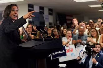 Phó Tổng thống Mỹ Kamala Harris phát biểu tại trụ sở Chiến dịch tranh cử tổng thống của bà ở Wilmington, Delaware, Mỹ, ngày 22/7/2024. (Ảnh: Pool/Reuters) 