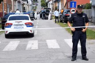 Cảnh sát có mặt tại hiện trường vụ xả súng ở Daruvar, Croatia, ngày 22/7/2024. (Ảnh: Reuters) 