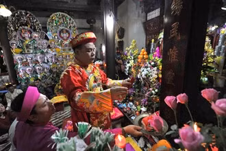 Lợi dụng thực hành tín ngưỡng thờ Mẫu để trục lợi 