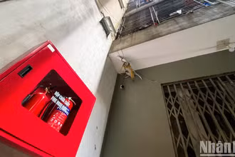 Luật Nhà ở (sửa đổi) được kỳ vọng sẽ giúp bịt các khoảng trống về quy định an toàn liên quan chung cư mini, đặc biệt là quy chuẩn về phòng cháy, chữa cháy. (Ảnh: THÀNH ĐẠT) 