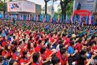 Các chiến sĩ tình nguyện tham dự lễ ra quân.