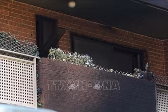 Hiện trường vụ hỏa hoạn tại khu chung cư ở khu vực Croydon, ngoại ô Sydney, Australia, ngày 20/2/2023. (Ảnh: NCA/TTXVN)