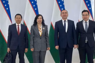 Thứ trưởng Ngoại giao Lê Thị Thu Hằng cùng Thứ trưởng Ngoại giao Uzbekistan I. Khaydarov chủ trì Tham vấn chính trị. 